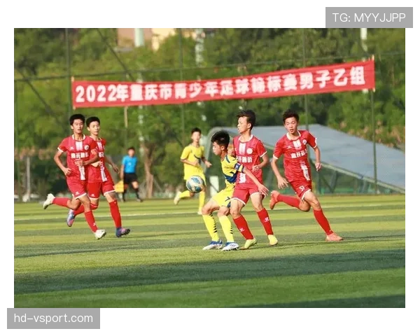 七人制足球规则中每队上场人数与换人次数如何规定