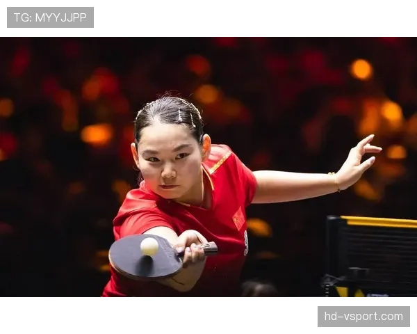 何卓佳比赛之间竟然拎着名牌包，比场上霸气好多了，这反差是真大