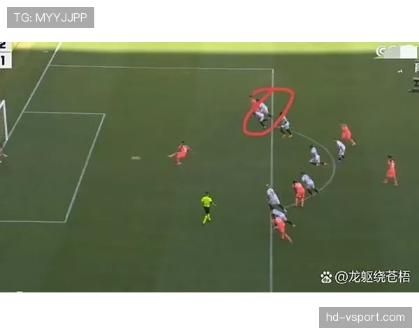 守门员犯规判罚：禁区内外点球与红牌的判定要点